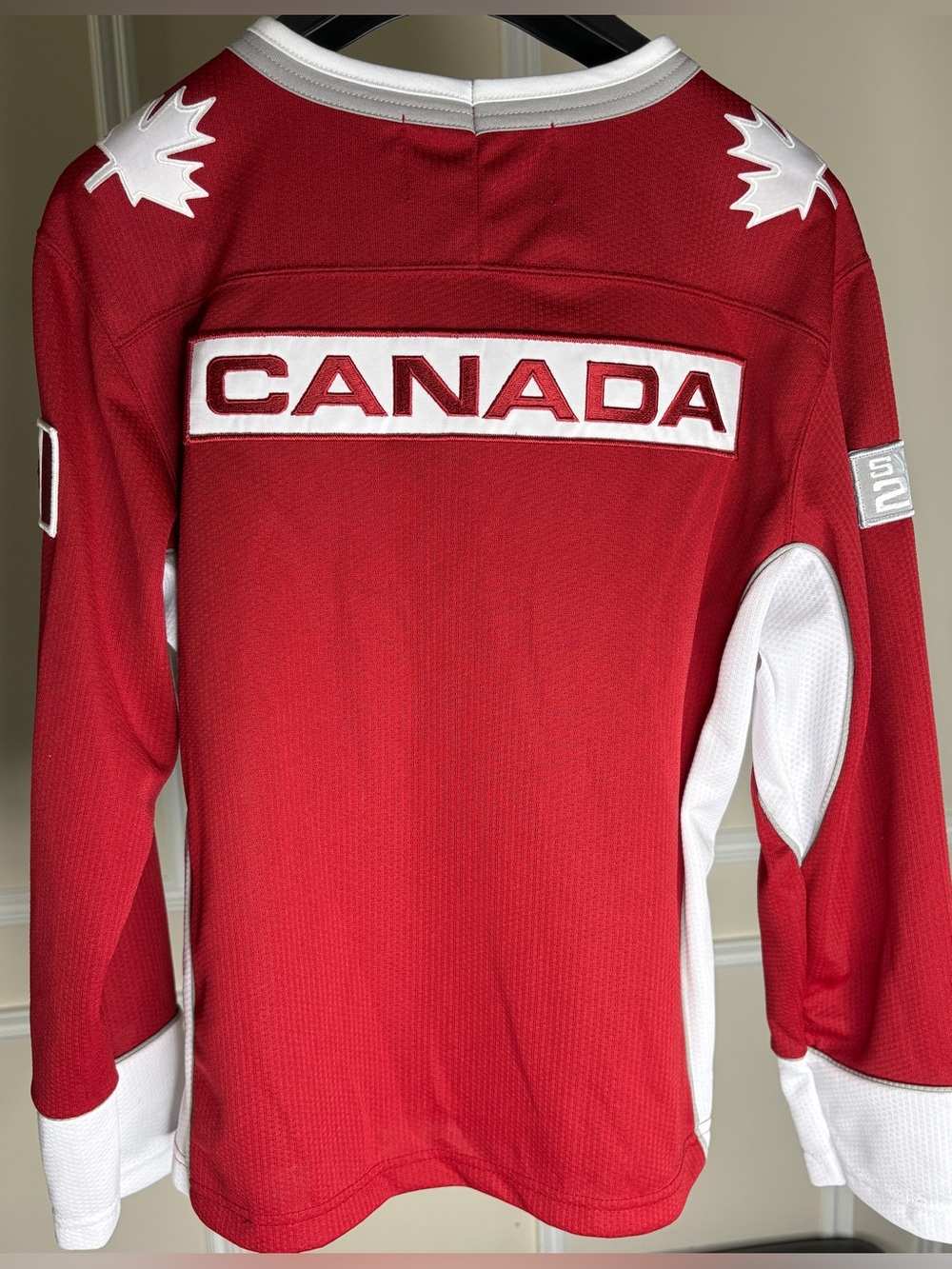 Vintage Roots Team Canada Women’s Sydney 2000 Olympics Hockey Jersey - Picture 3 of 7